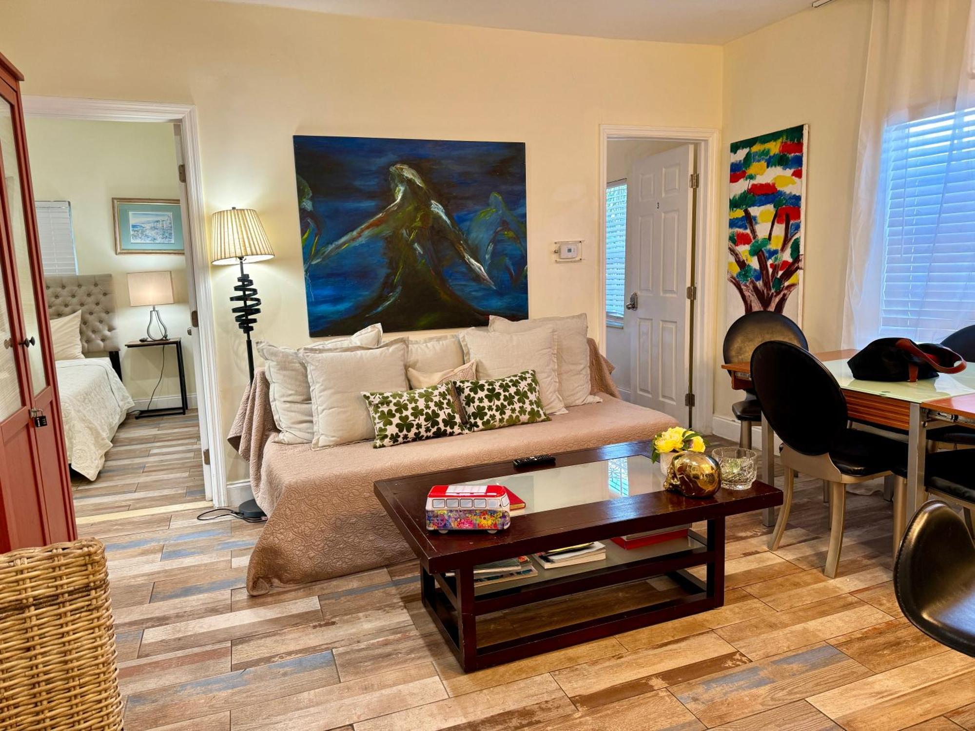 Private Rooms At Miami Centrally Located With Free Parking エクステリア 写真